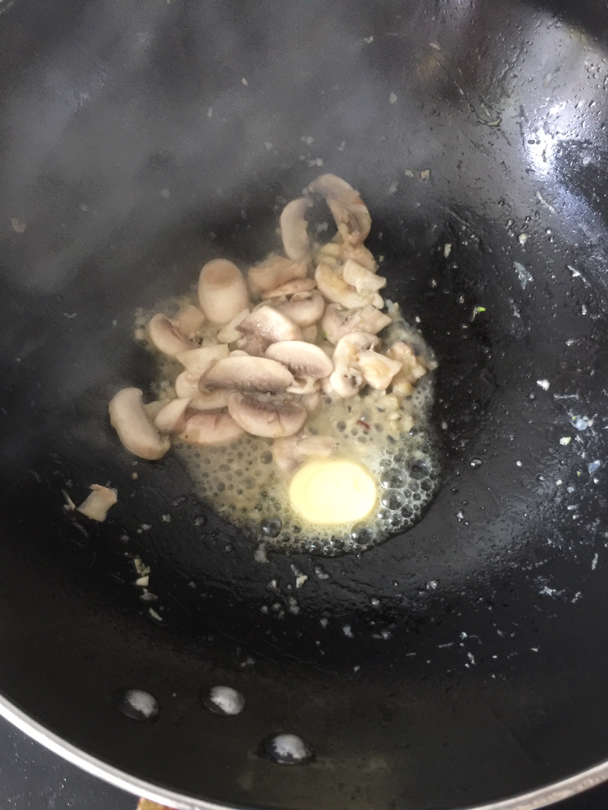 鸡蛋蘑菇炒菠菜的做法 步骤4