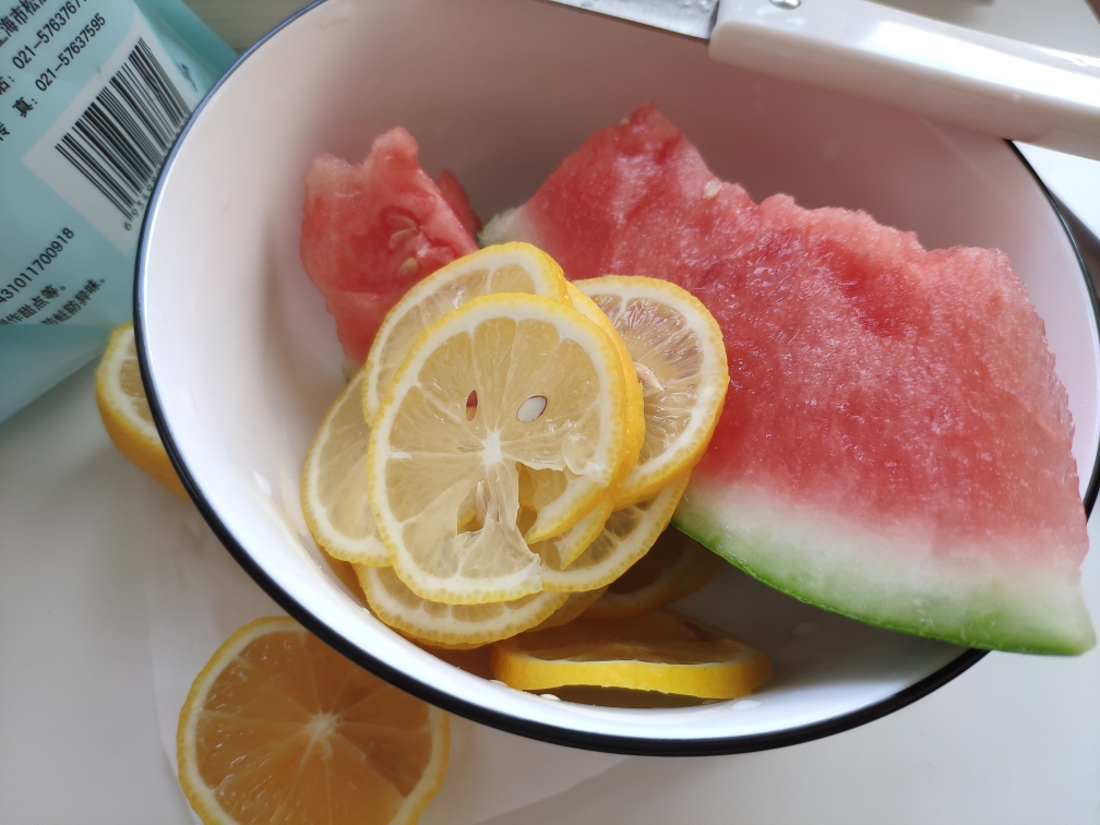 柠檬冰糖西瓜水的做法 步骤1