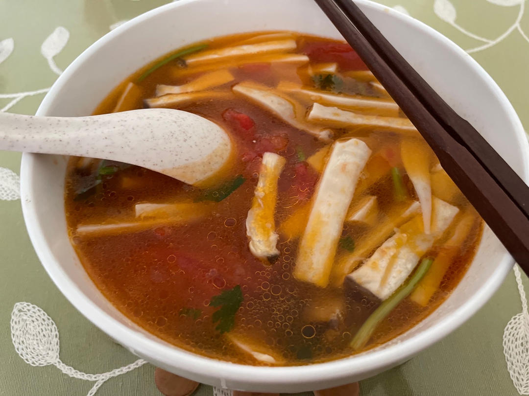 西红柿鸡腿菇汤