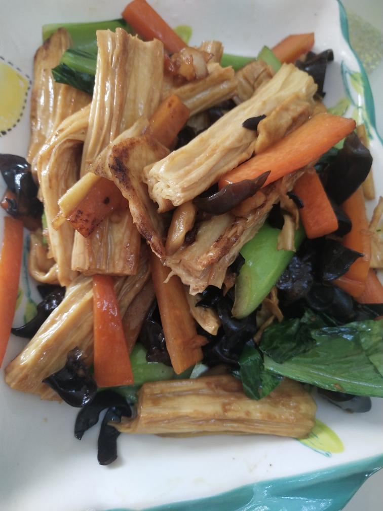 腐竹炒青菜木耳
