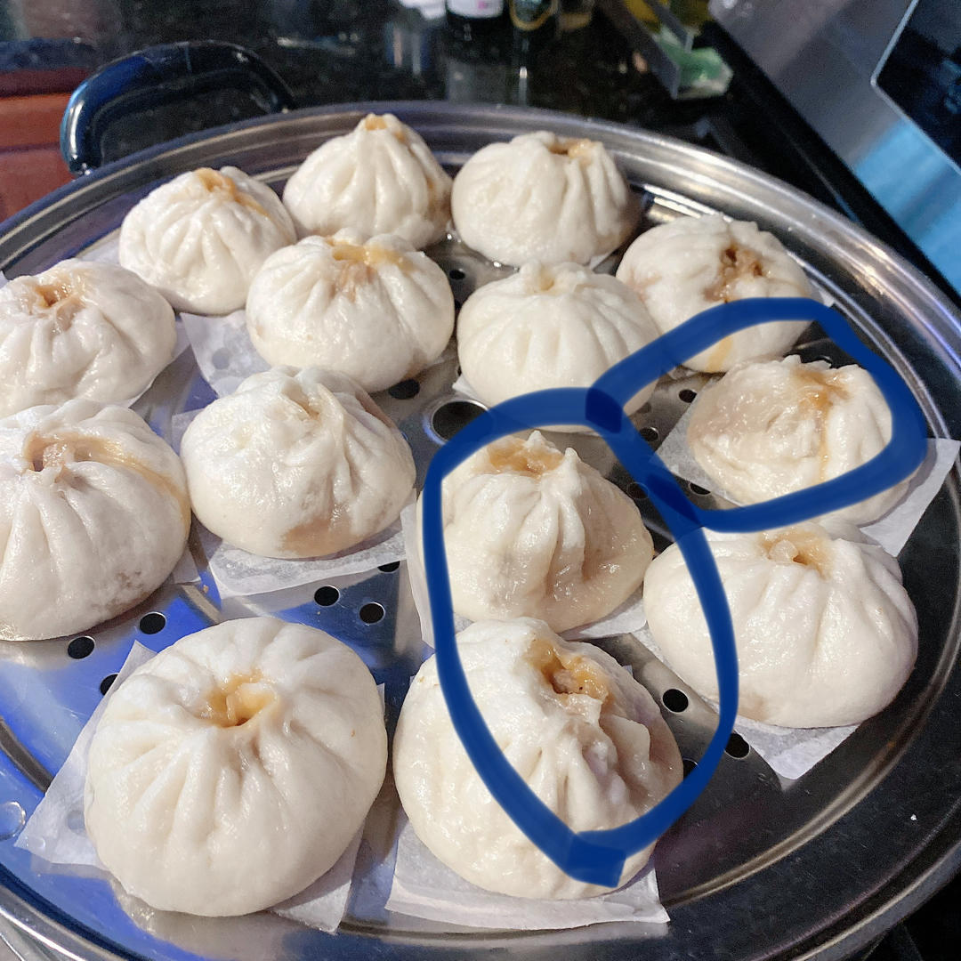 松软多汁的肉包子