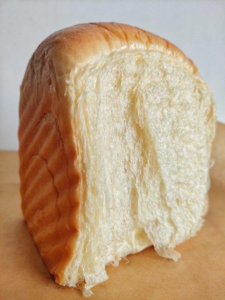 浓香淡奶油吐司强烈推荐！爱长个儿的软胖子，看它在烤箱里疯长心理极度舒适