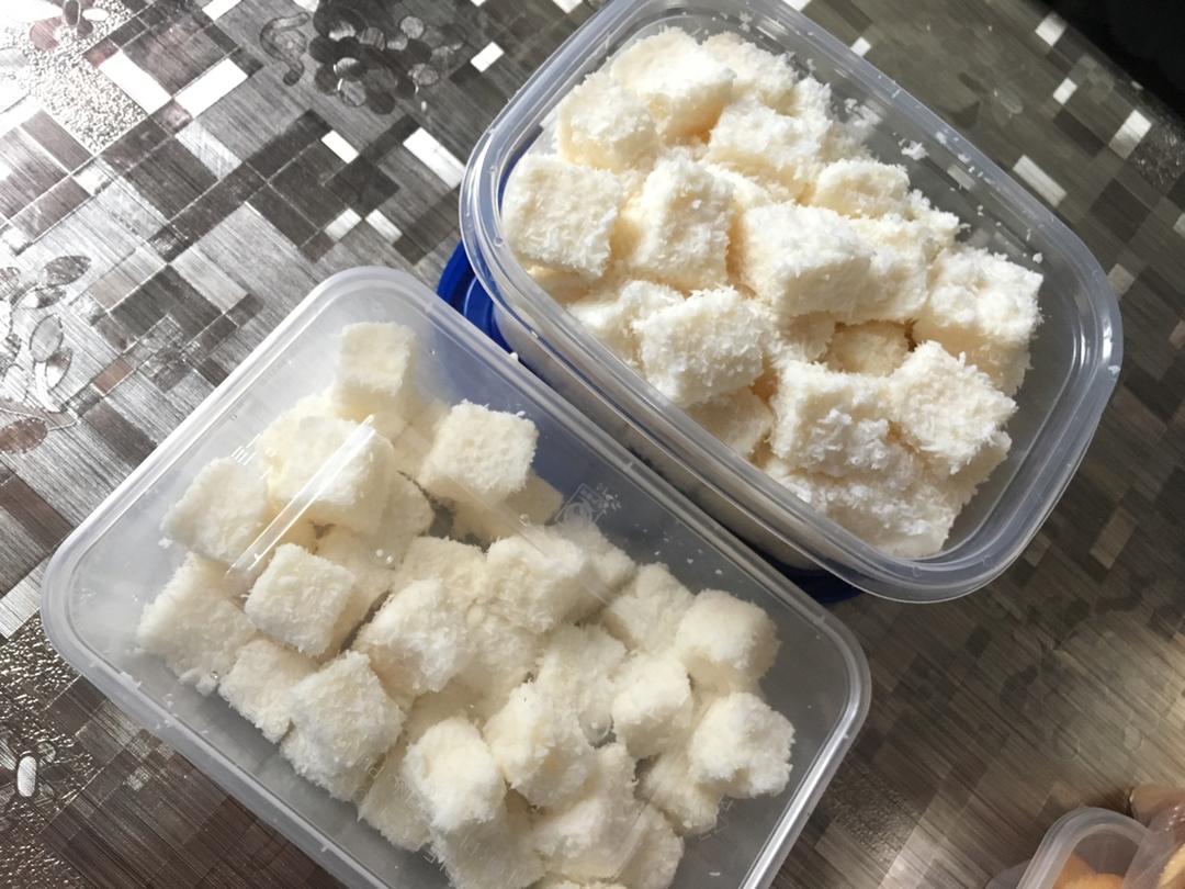 椰丝牛奶小方糕