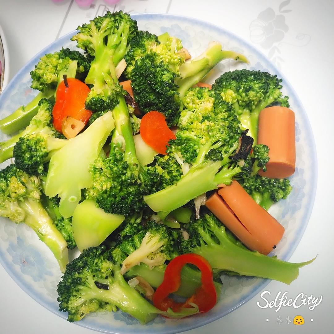 蒜香西兰花炒脆皮肠