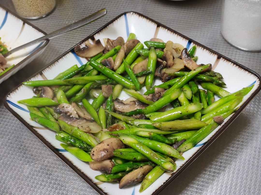 口蘑炒芦笋