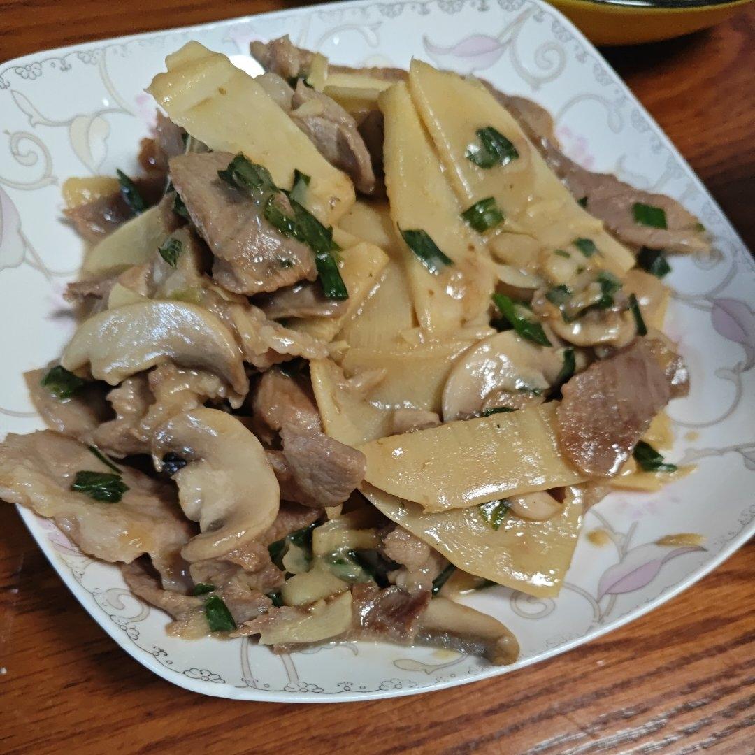 冬笋蘑菇炒肉片（冬日限定）