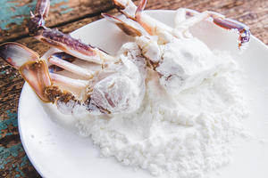 丝瓜梭子蟹煲：梭子蟹的鲜美打开方式的做法 步骤4