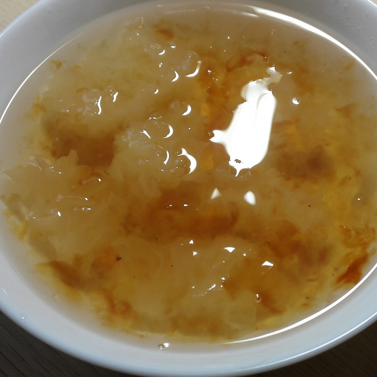 桃胶皂角米炖银耳