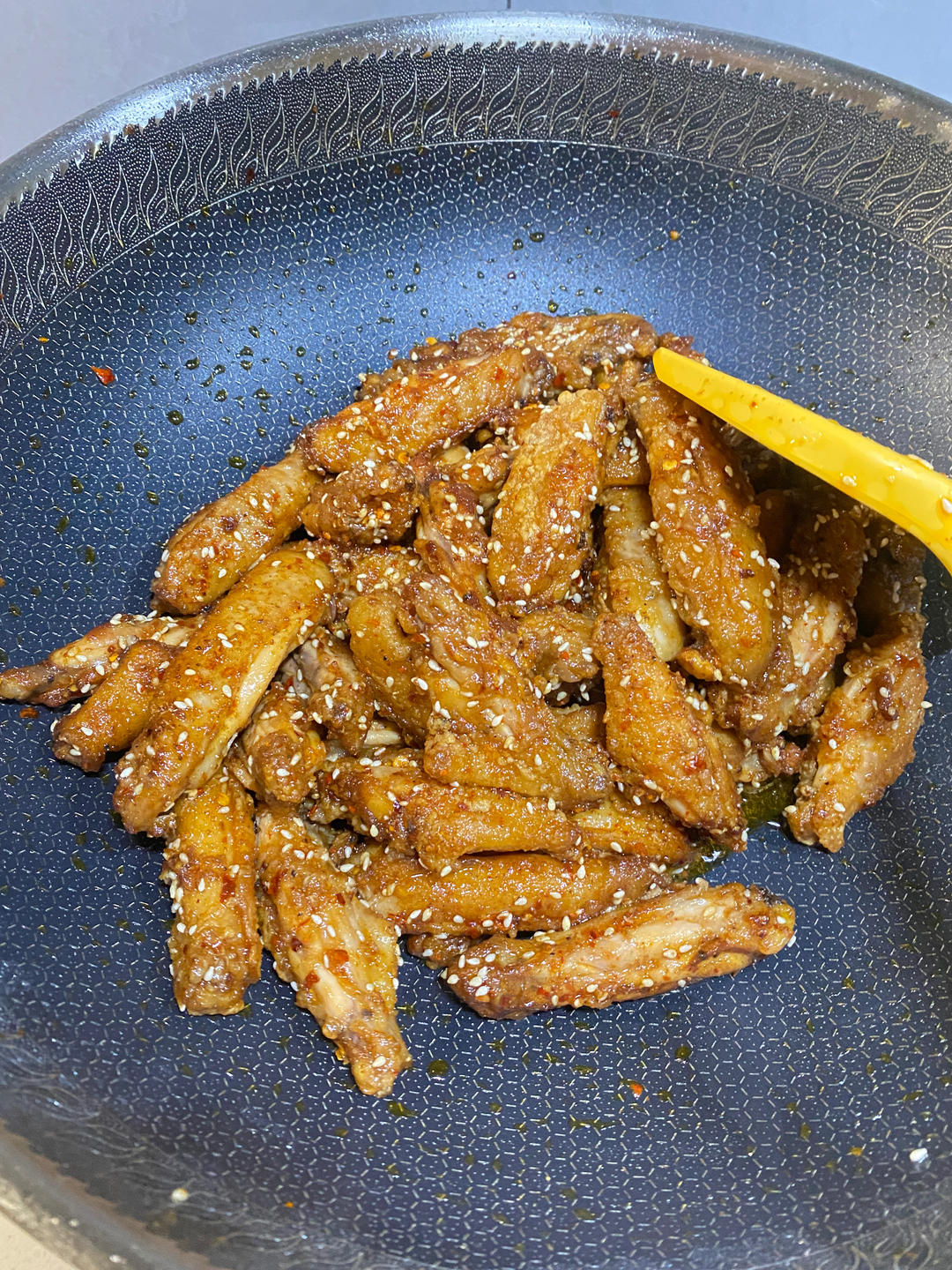 香辣鸡翅（手指都舔干净）