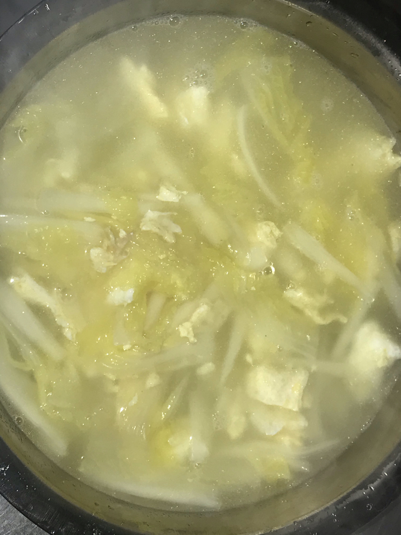 奶白色的白菜鸡蛋汤