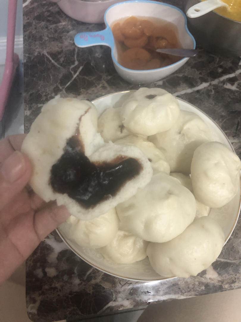 暄软可口的豆沙包