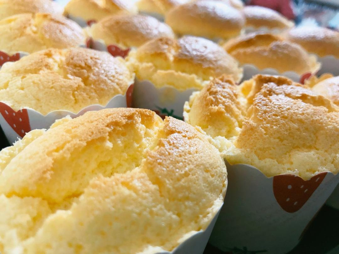 软绵绵戚风纸杯蛋糕