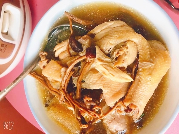 茶树菇竹荪鸡汤的做法