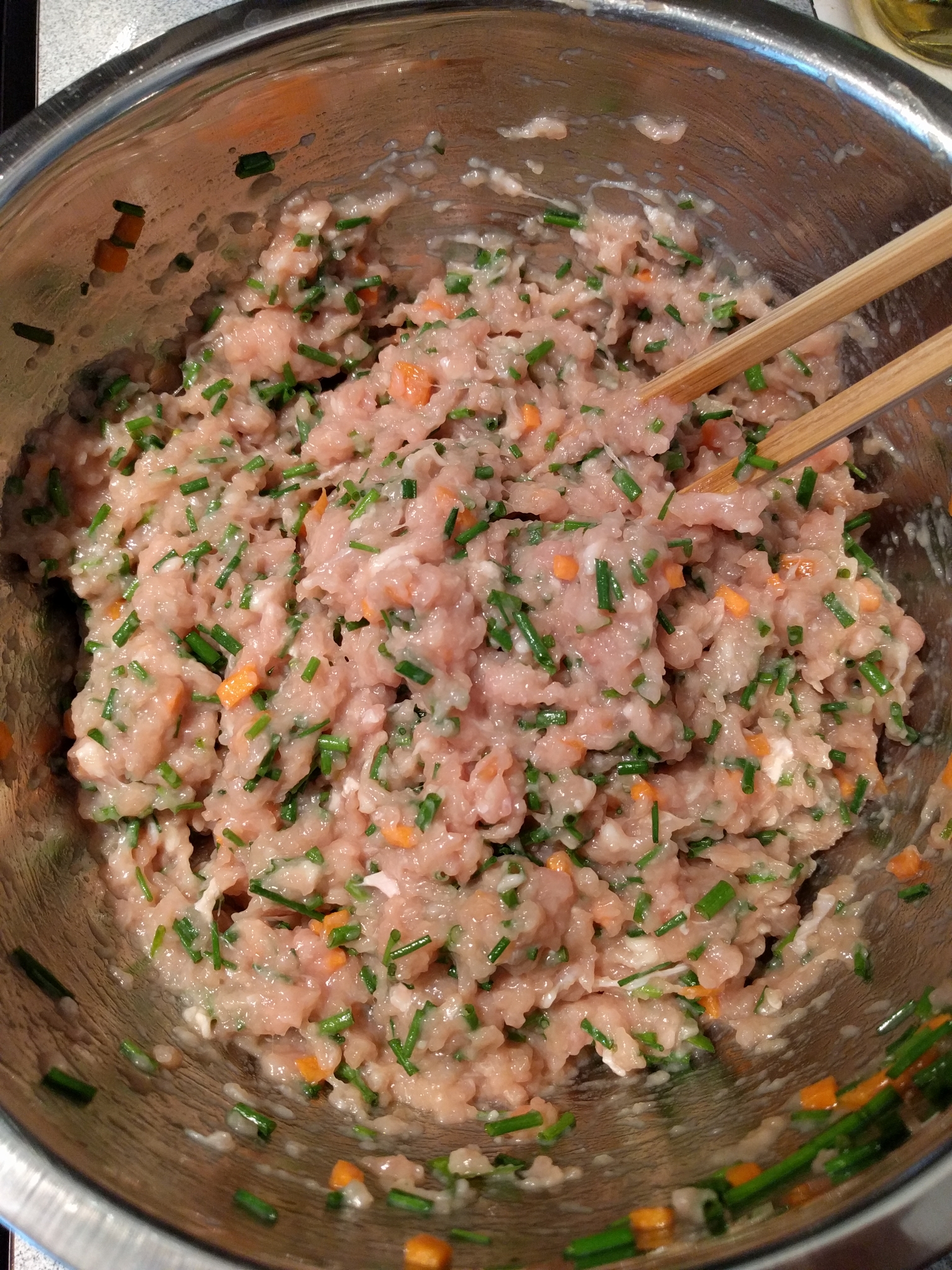 火鸡肉丸子菠菜汤的做法 步骤2
