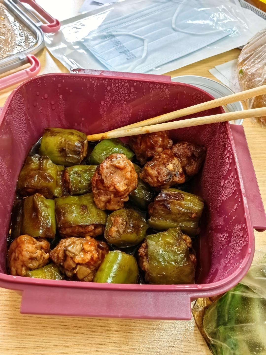 下饭菜“青椒酿肉”，香糯多汁鲜嫩下饭