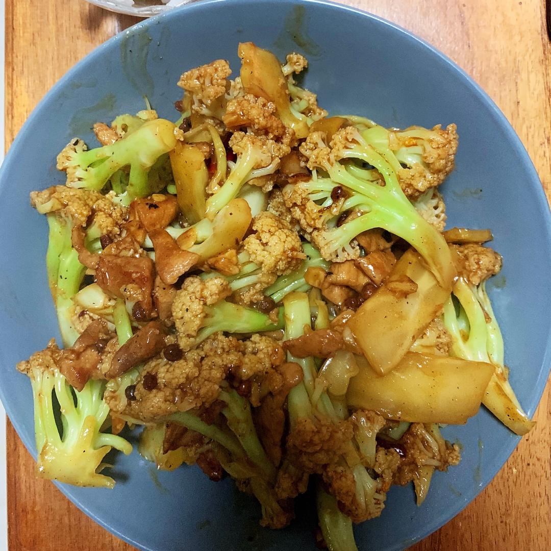 干煸菜花（花菜炒肉）