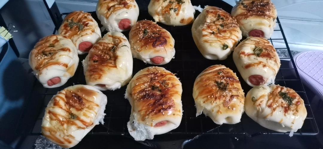 这热狗面包只需1次发酵，成品巨软