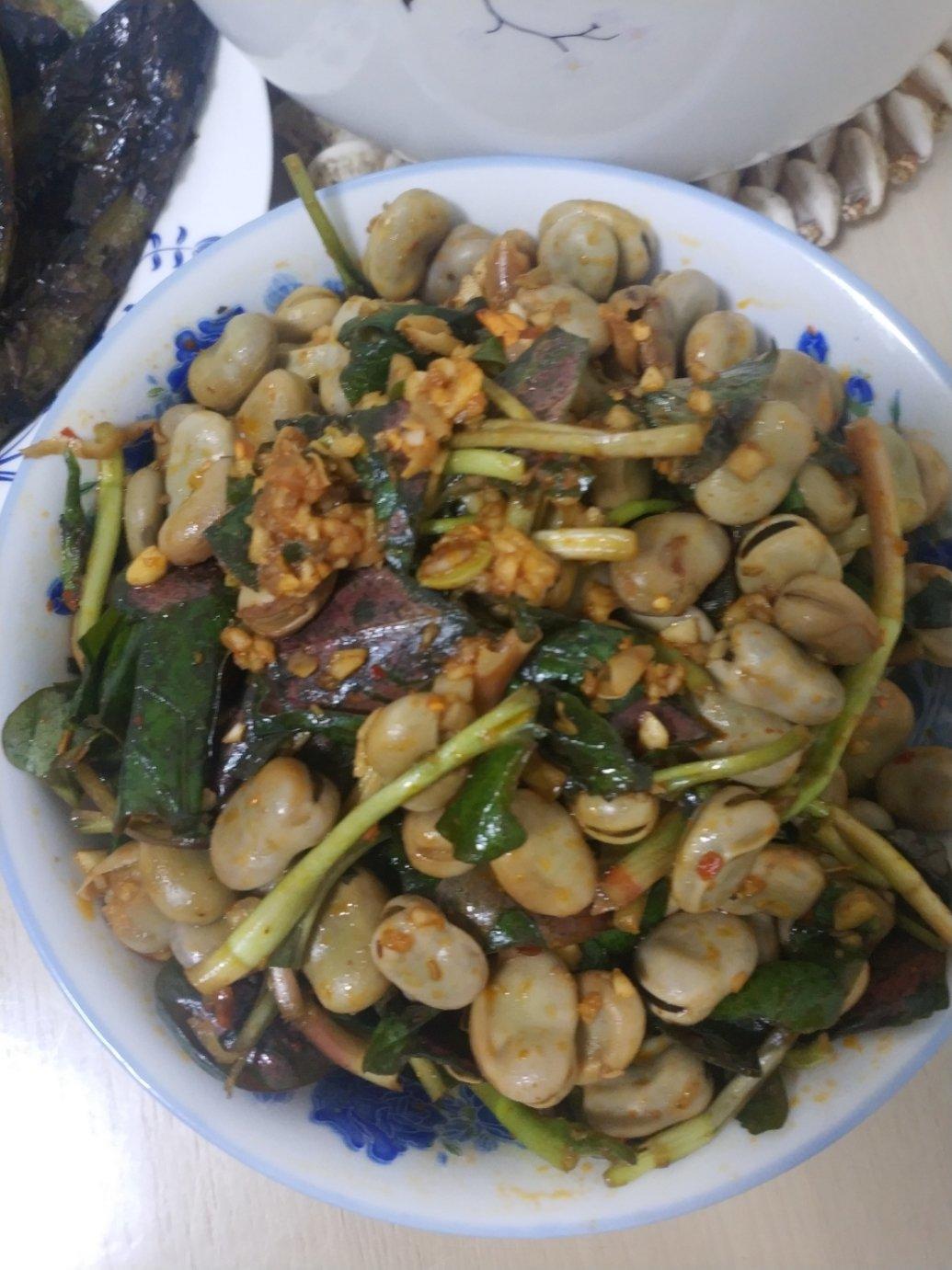 凉拌嫩胡豆+折耳根