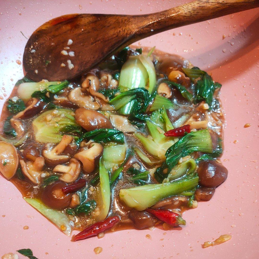 难度★ 耗油香菇青菜（附香菇挑选清洗技巧和绿叶菜焯水技巧）