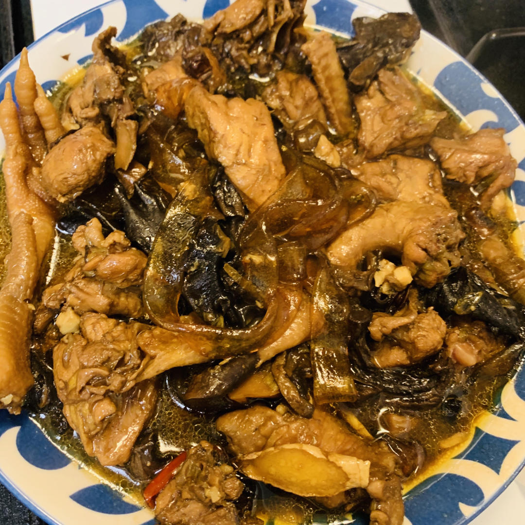 鸡肉蘑菇炖宽粉Stewed Chicken with Glass Noodles