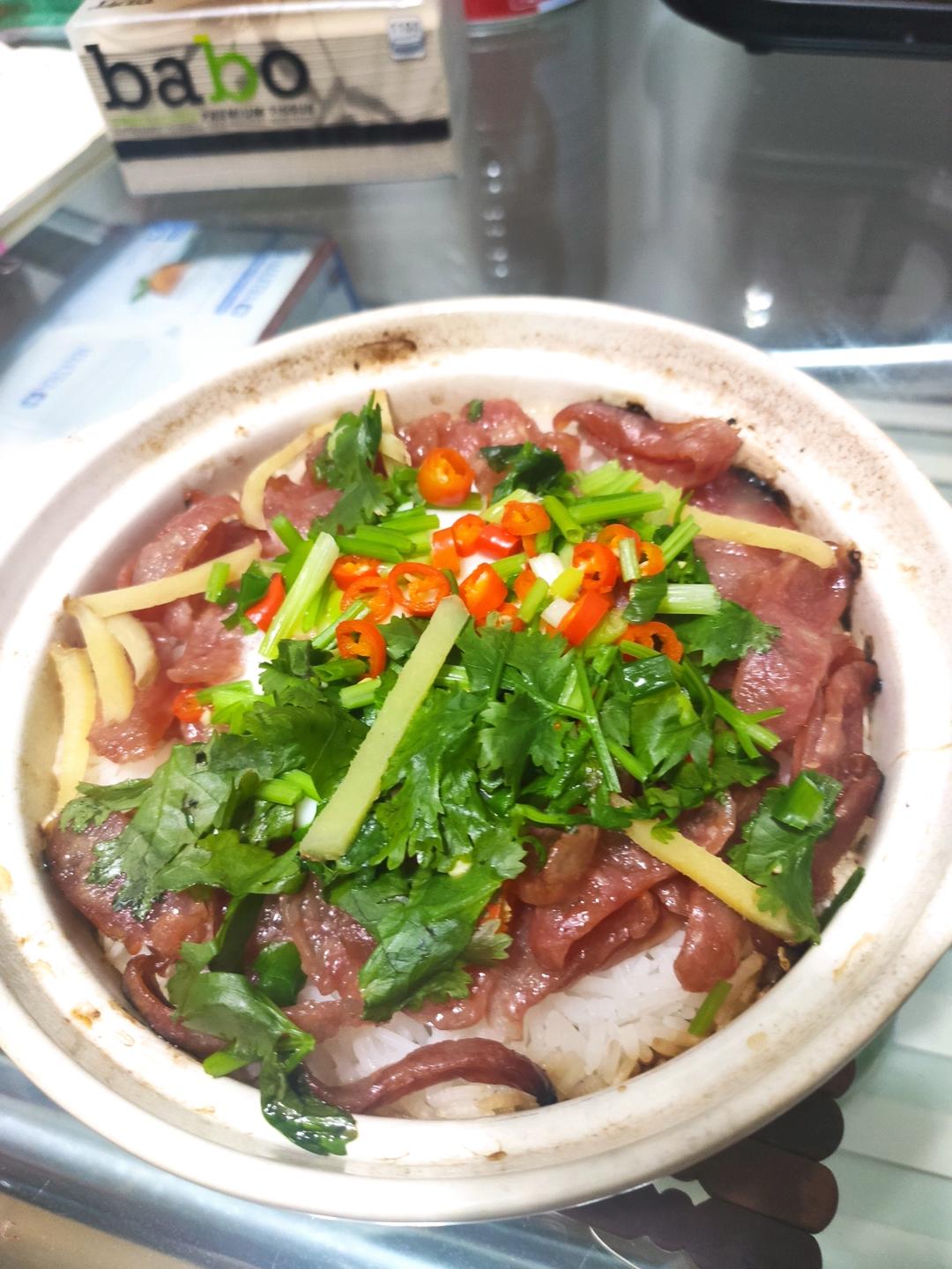 腊味煲仔饭，20分钟饭菜同出