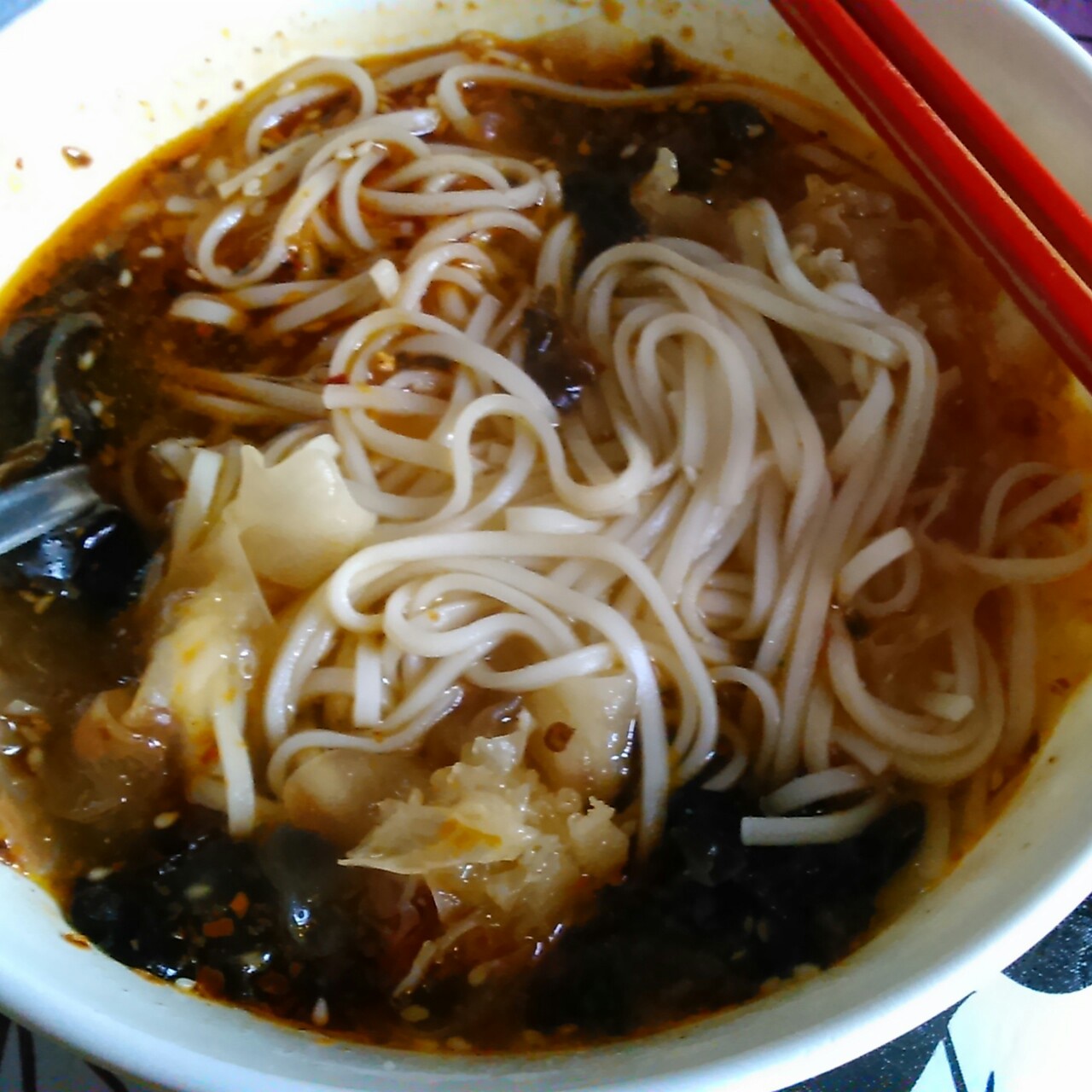 超级无敌美味懒人酸汤麻辣面（十分钟搞定色香味俱全）