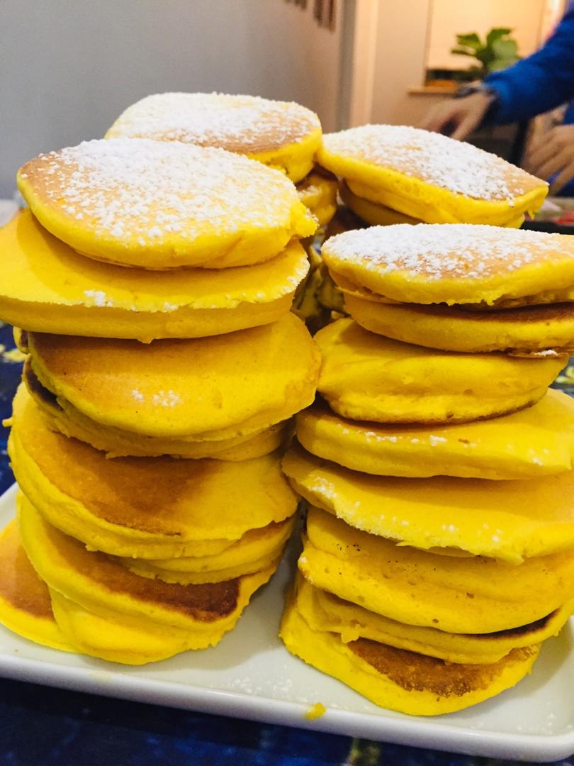 一只不加泡打粉的舒芙蕾松饼 — 南瓜舒芙蕾松饼