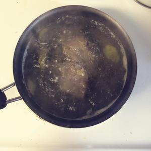 酸菜粉丝骨汤的做法 步骤1