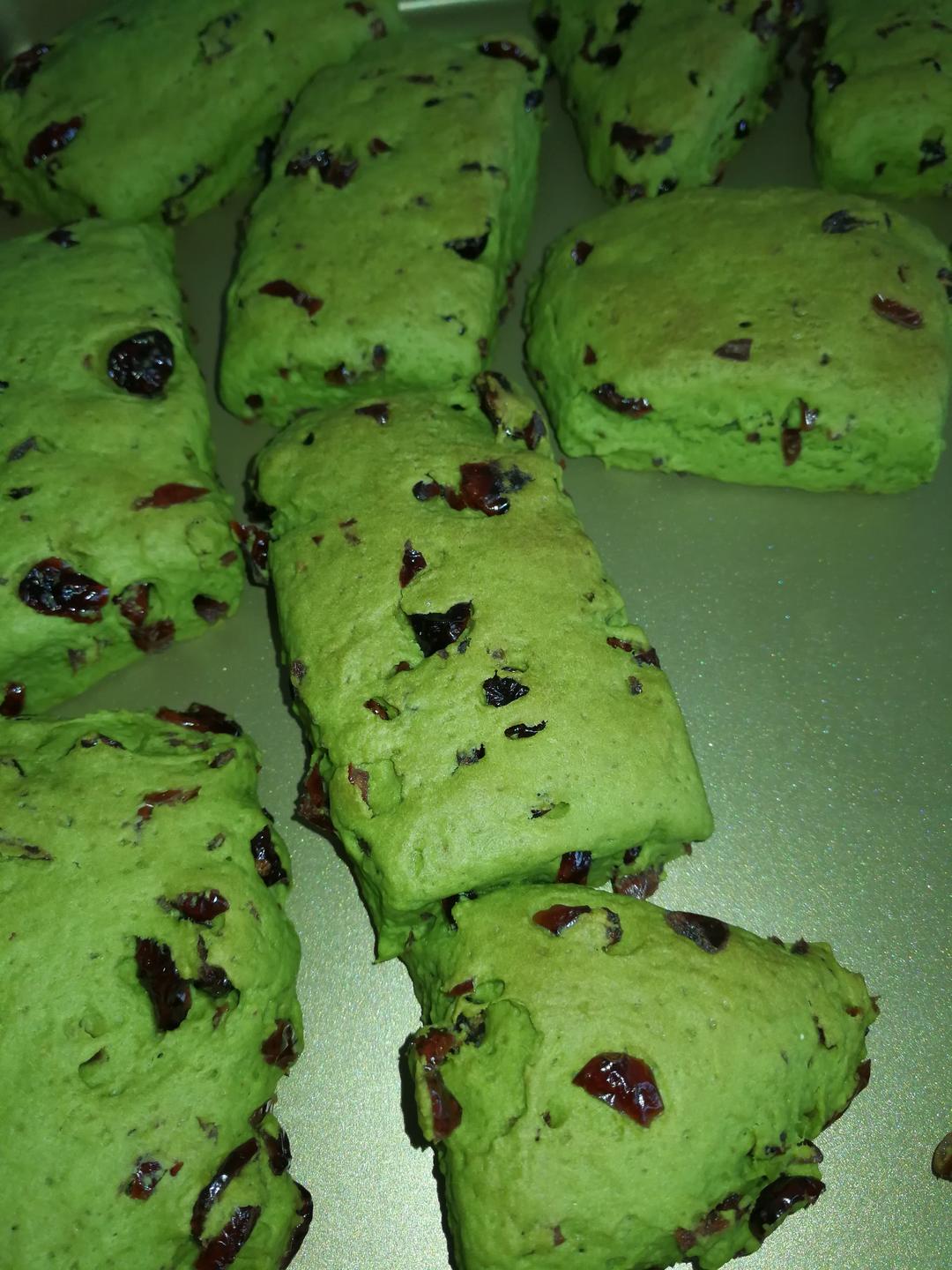 淡奶油抹茶蔓越莓司康（一款快速消耗淡奶油的方子）_(•̀ω•́ 」∠)_