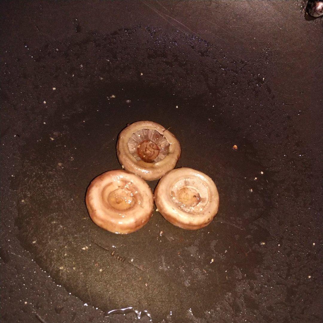 保留最原始鲜味儿的煎口蘑