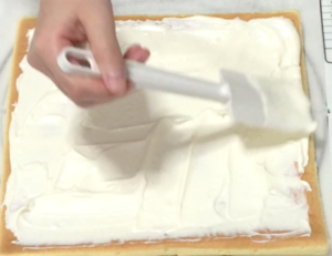 龙猫彩绘蛋糕卷的做法 步骤14