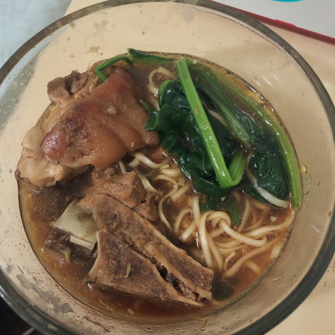 美味的家常菜：红烧猪蹄