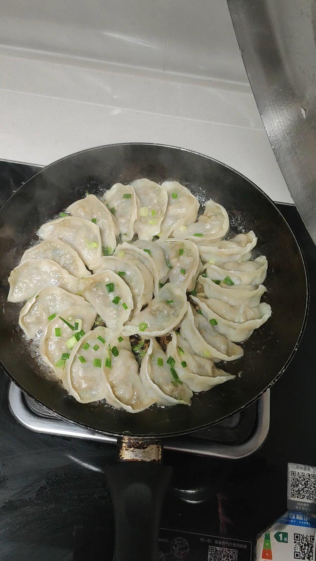 速冻饺子生煎【只做新手简单菜谱】