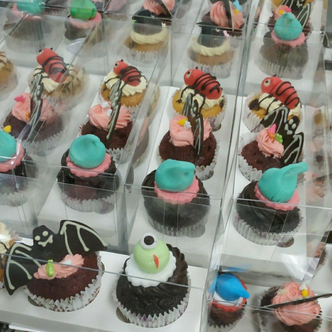 搞怪“蛛蛛”杯子蛋糕