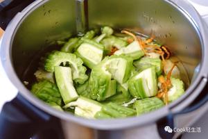 黄豆苦瓜汤 | 清热解暑去心火的做法 步骤1