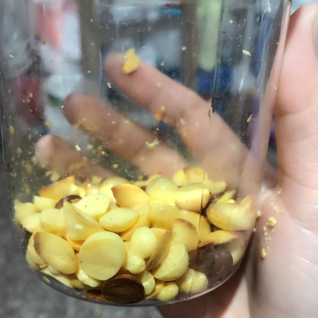 入口即化的无添加蛋黄溶豆