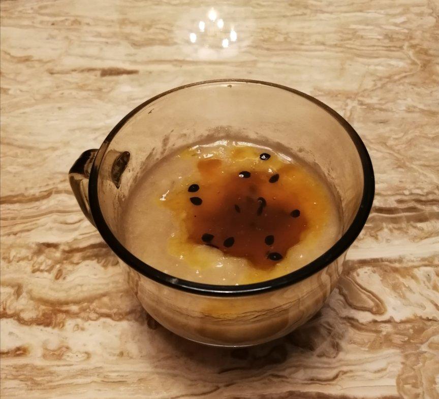 香蕉百香果果昔