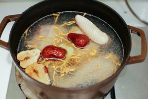 【山姆厨房】虫草红枣鸡汤的做法 步骤3
