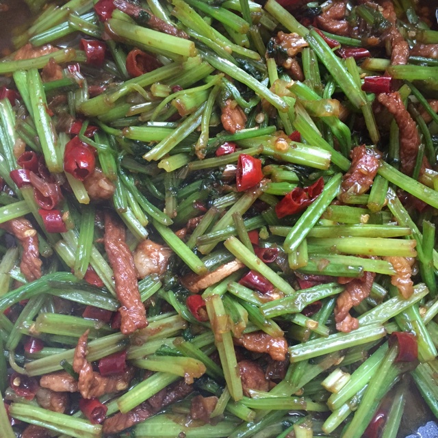 芹菜炒肉