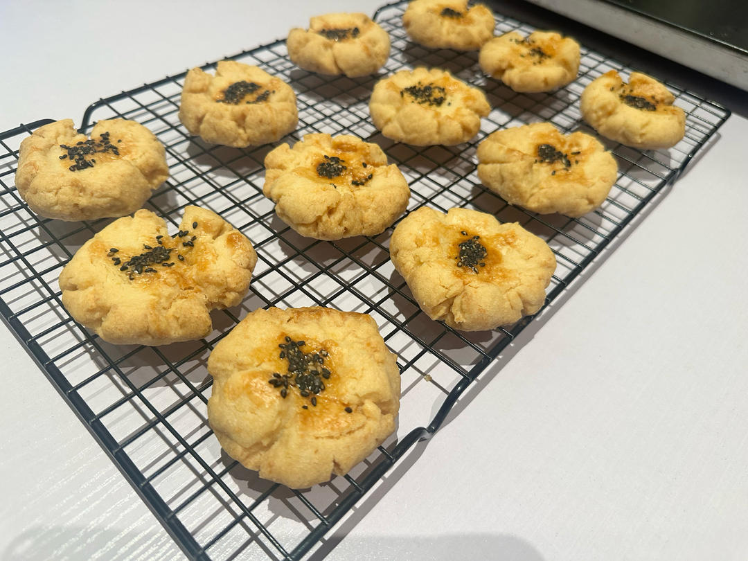 轻轻一按就碎掉的原味桃酥（不输猪油版）