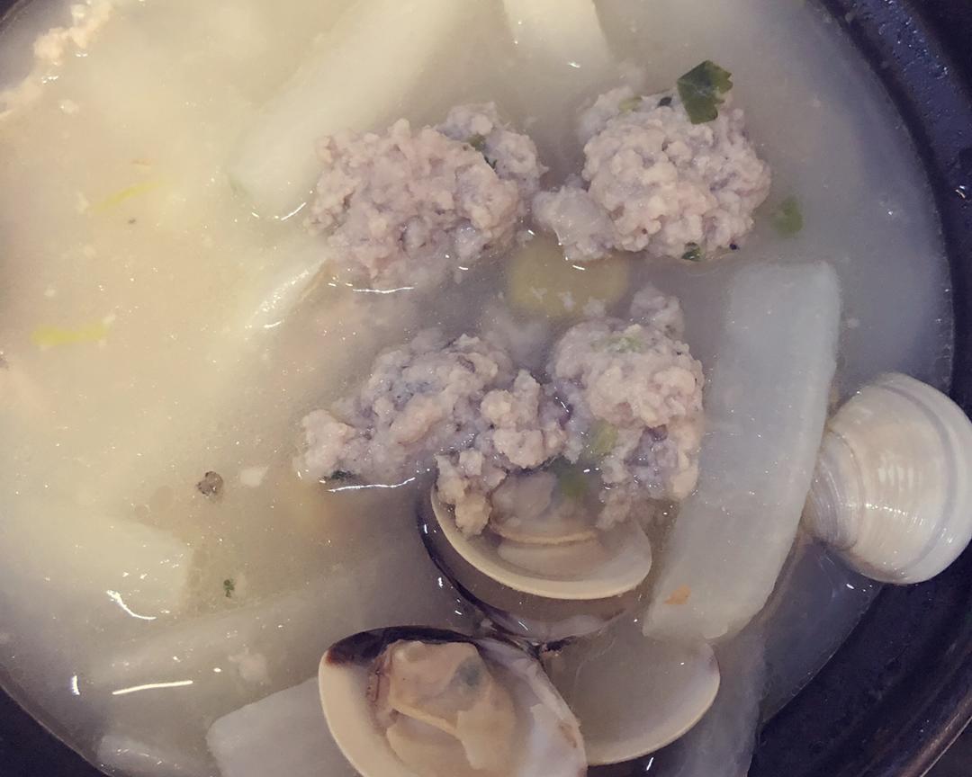 鱼滑白贝萝卜汤