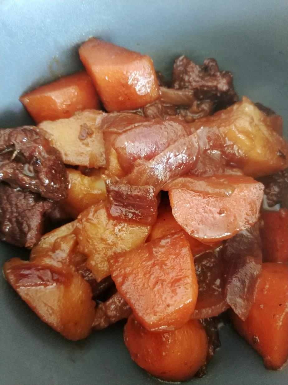 胡萝卜土豆烧牛腩