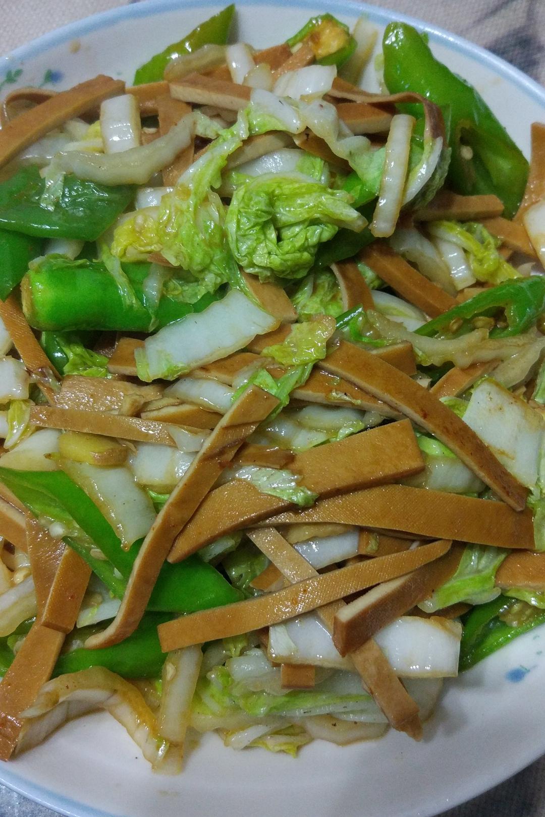 参天香菜做的清炒白菜香干