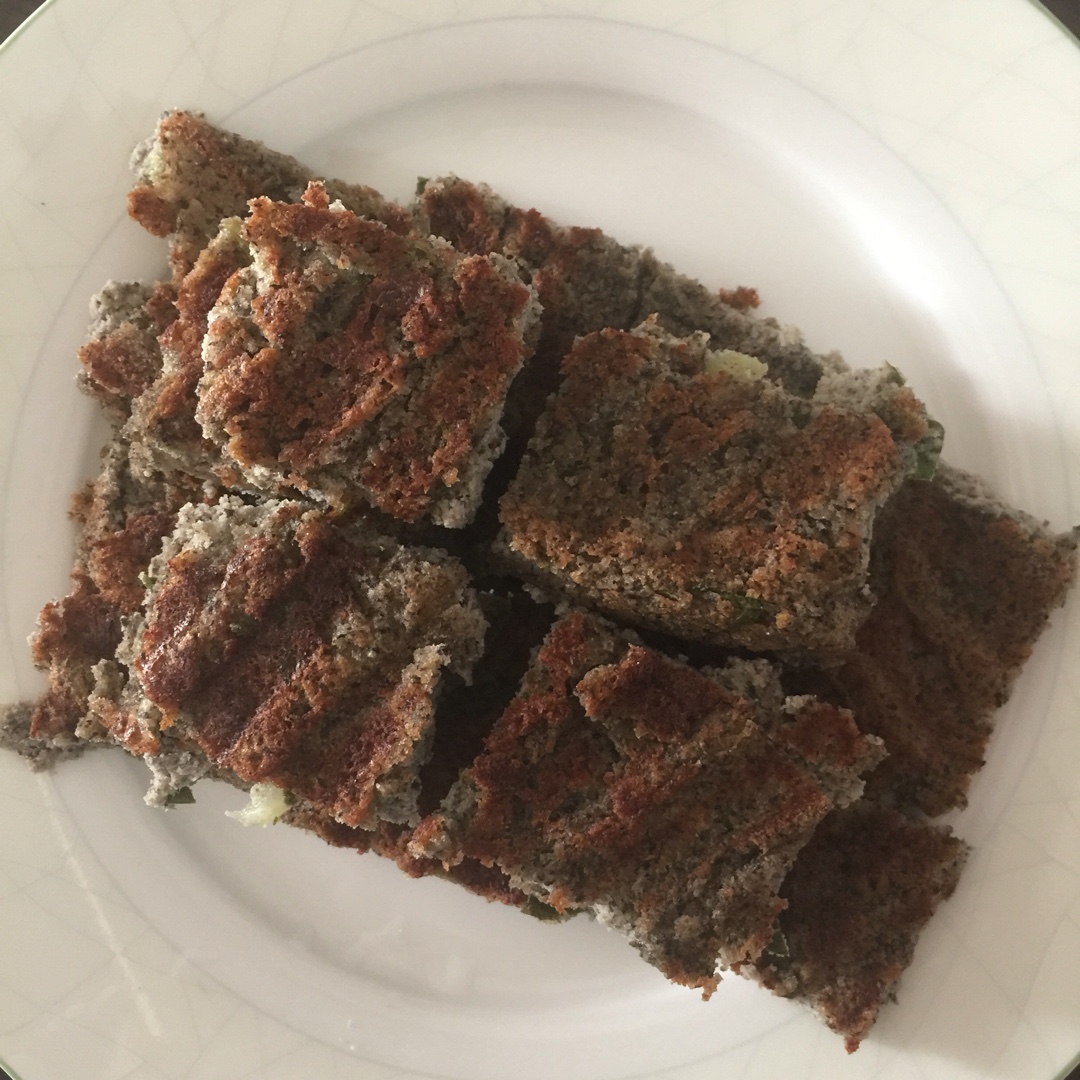 芹菜叶豆渣芝麻煎蛋饼