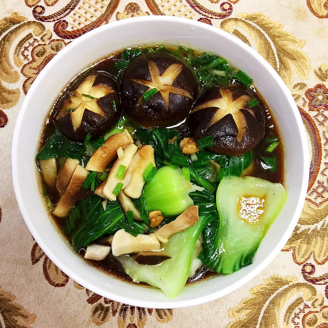 豆豆酱王鹰做的青菜香菇面