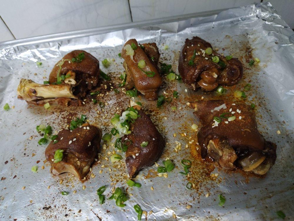 香酥烤猪蹄