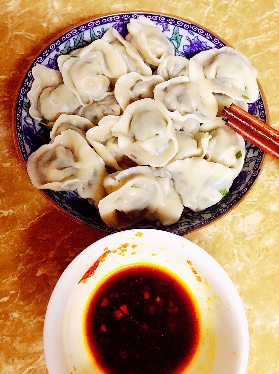 芹菜胡萝卜猪肉水饺