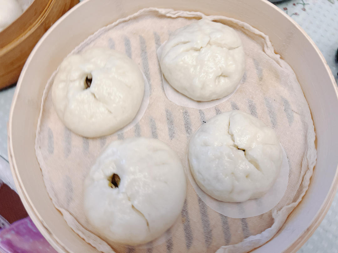 一口超满足的肉沫茄丁包