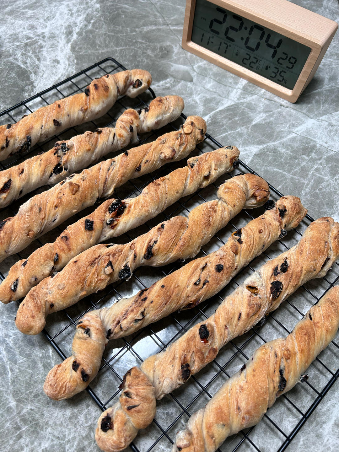 红酒葡萄干面包棒