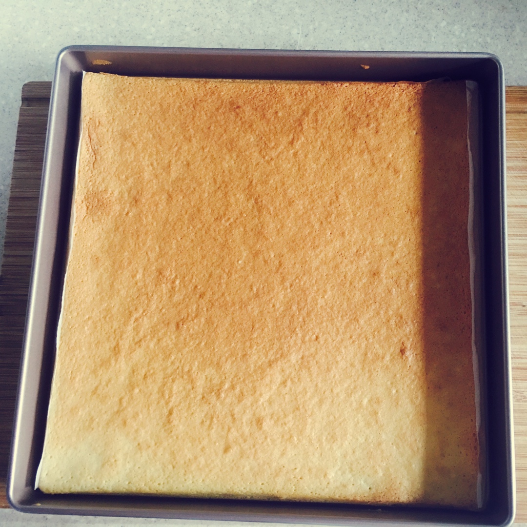 《Tinrry下午茶》教你做基础原味蛋糕卷